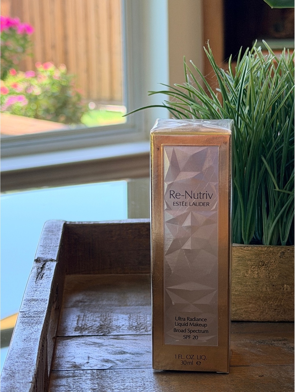 Estée Lauder Re-Nutriv Ultra Radiance Liquid Makeup 8N1 Espresso 1oz MSRP $140